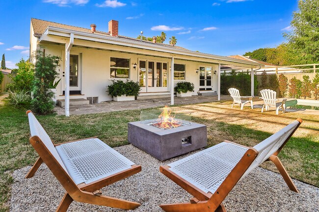 Building Photo - 19616 Victory Blvd