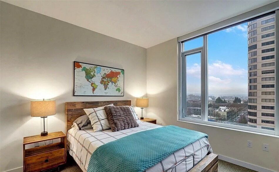 Building Photo - 1321 Seneca St