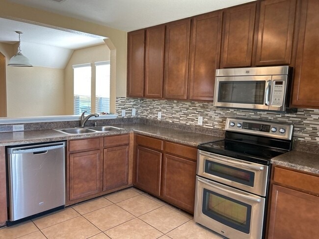 Building Photo - 204 W Gemini Ln