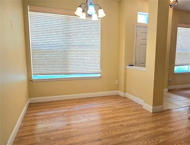 Building Photo - 2921 Pine Oak Trail