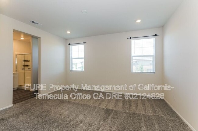 Building Photo - 28240 Heirloom Dr