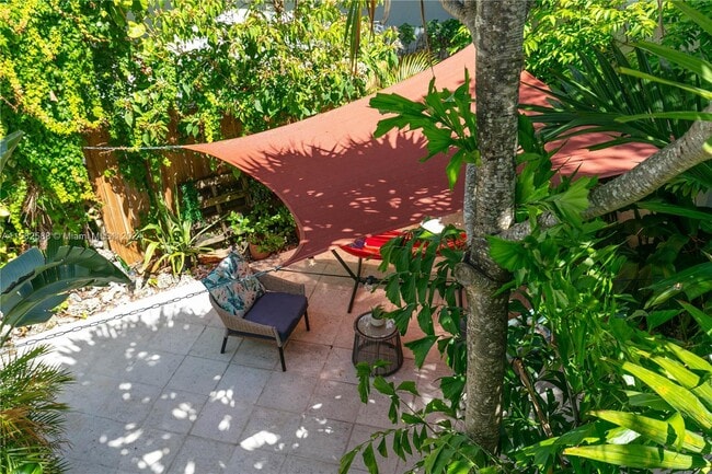 Building Photo - 18 NE 42nd St