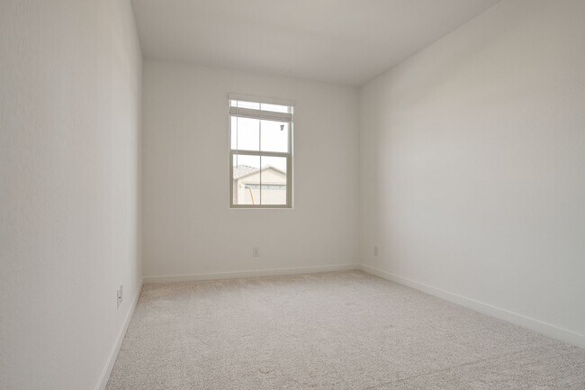 Building Photo - Gorgeous 5 Bedroom Lennar Home built 3 years ago still like new!!!  5 bedrooms in Northern Crossi...