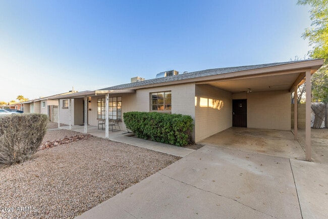 Building Photo - 2013 W San Juan Ave