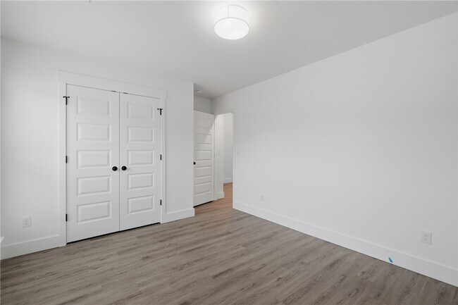 Building Photo - 5127 Vista Ave