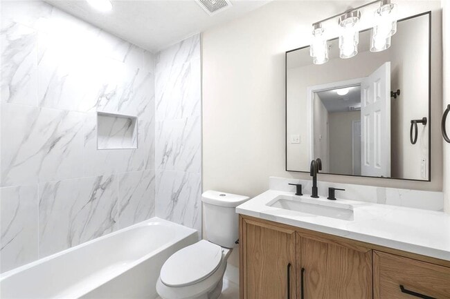 Building Photo - 203 N Vesper Bend Cir