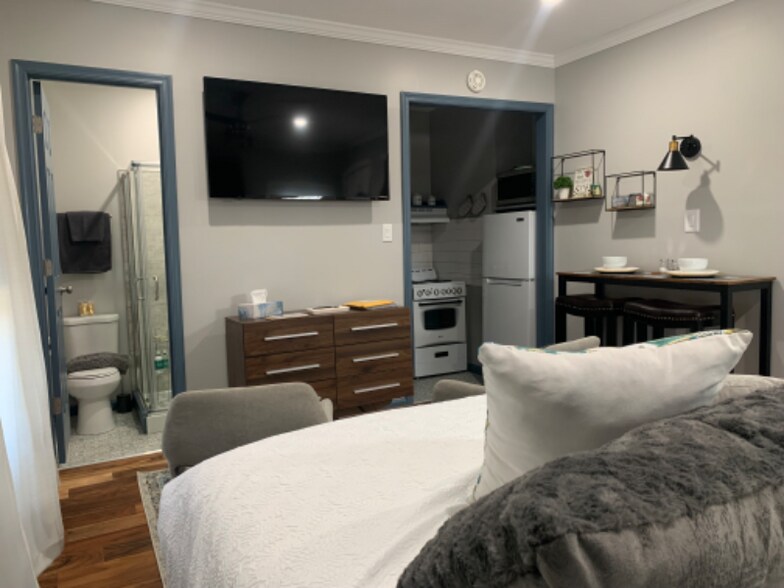 Building Photo - 102 Meadow Run Ln