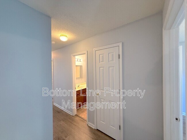 Building Photo - 9932 Birch Knoll Ct