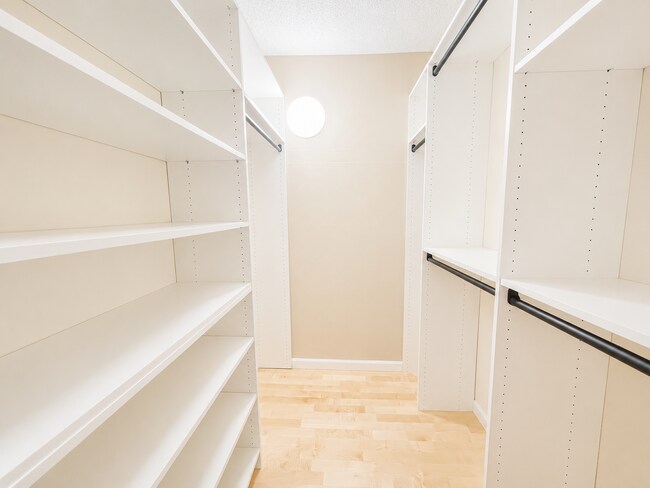 Building Photo - Live Next to Washington Park! Spacious 2-Bedroom Condo with Pool!