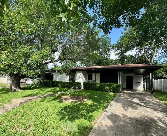 Building Photo - 6406 Kenilworth Dr
