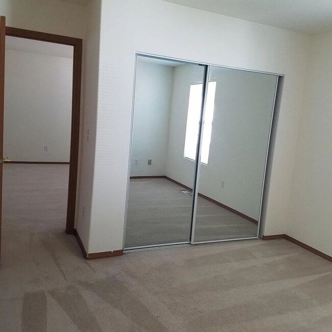 Building Photo - Beautiful 3 bed 2.5 ba house in highly desirable Liberty Ridge neighborhood