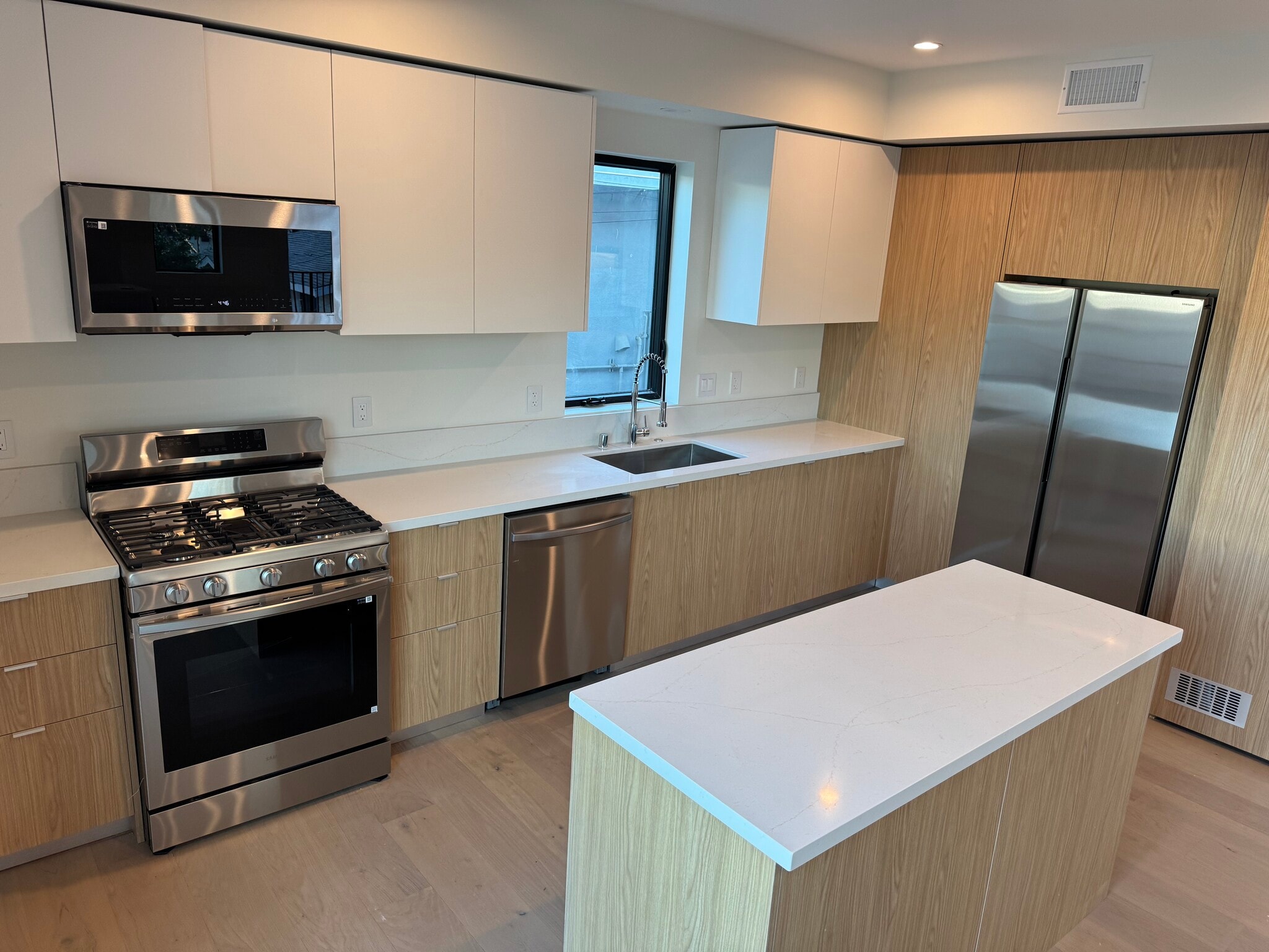 Building Photo - 2520 5th St