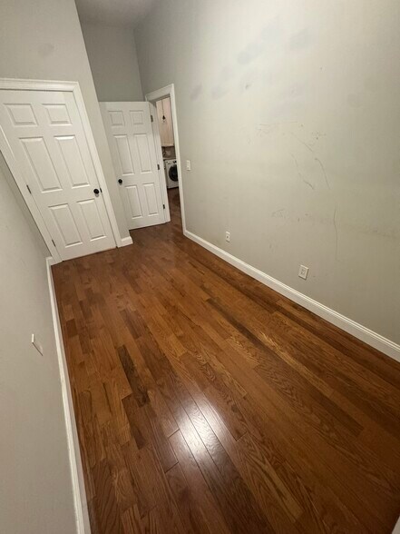 Building Photo - 12 Chelsea St