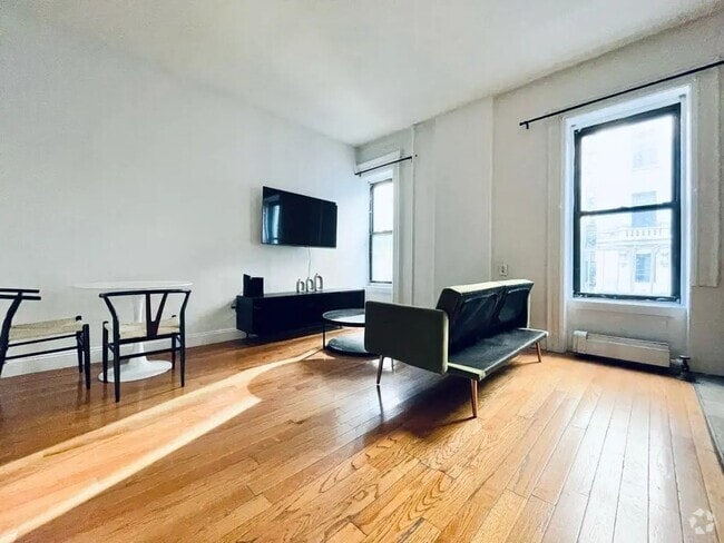 Building Photo - 256 W 108th St
