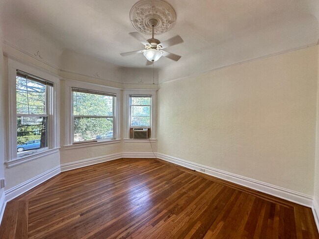 Building Photo - Upstairs 2 Bedroom - Near UCD Med Center