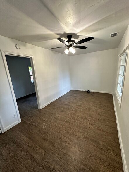 Building Photo - 1643 E Woodland Ave