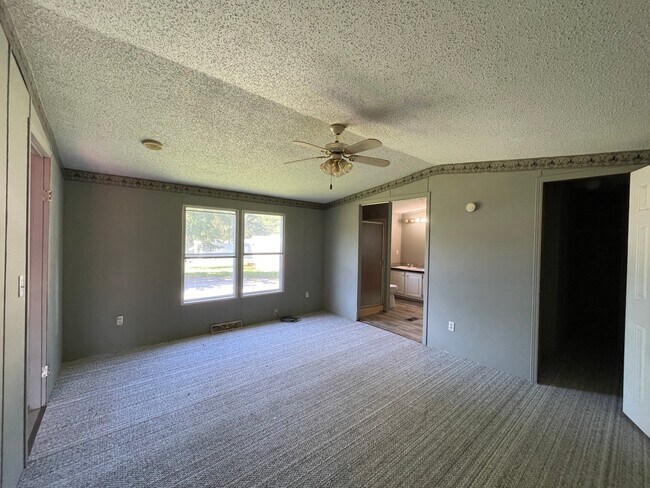 Building Photo - 225 Hillsdale Estates Ln