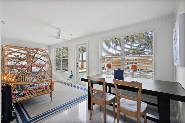 Building Photo - 13 SE Sailfish Ln