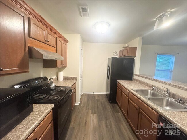 Building Photo - 815 Fescue Ct