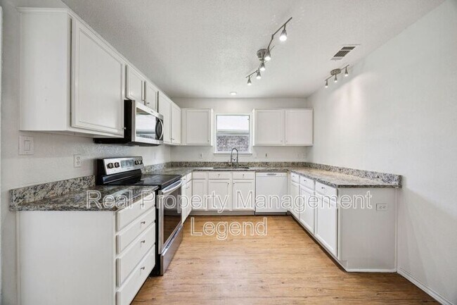 Building Photo - 8109 Dripping Springs Dr
