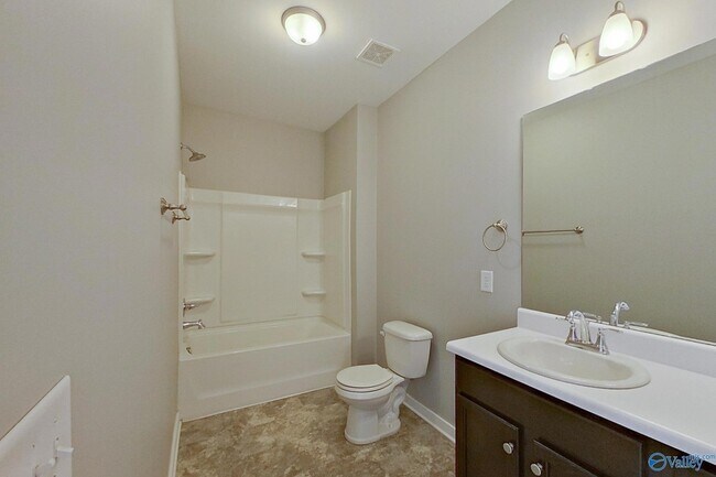 Building Photo - 204 White Oak Cir
