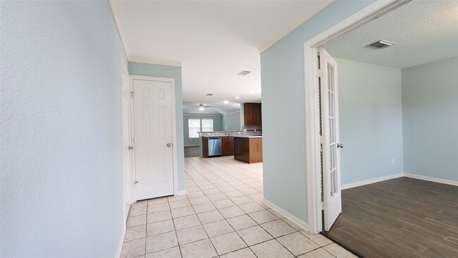 Building Photo - 2003 MacKenzie Way