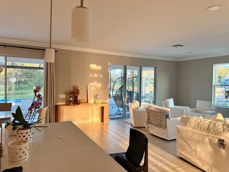 Building Photo - 1729 Drummond Pt