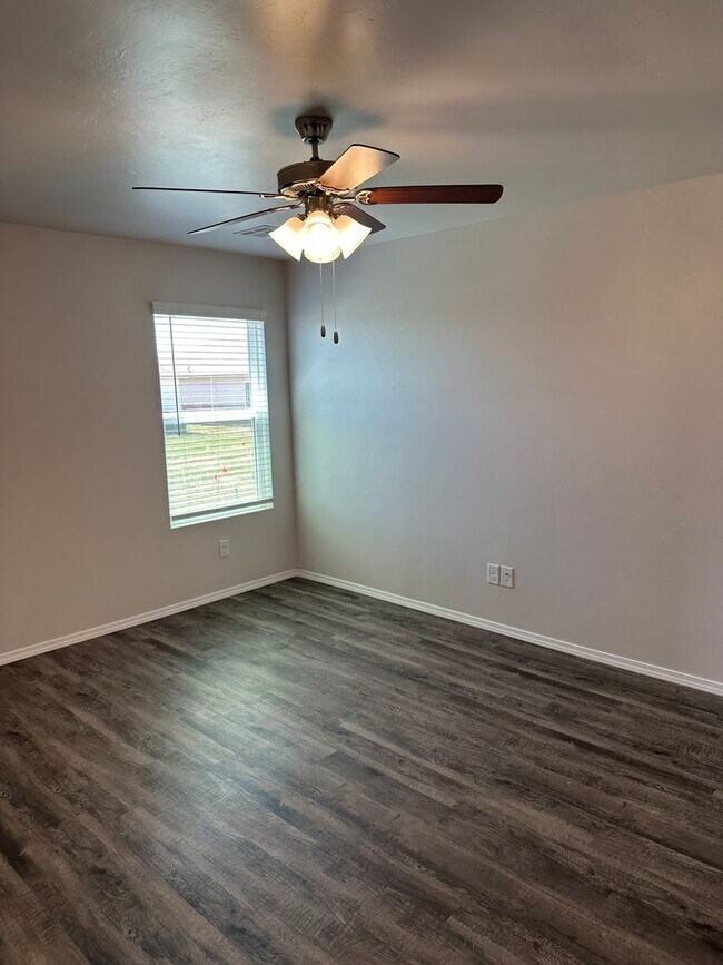 Building Photo - *Preleasing Now!  Three Bedroom | Two Bath Home in Saratoga