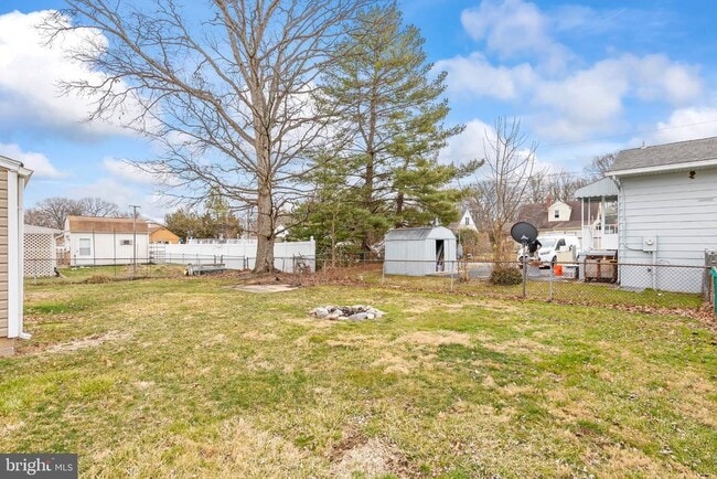 Building Photo - 929 Kinwat Ave