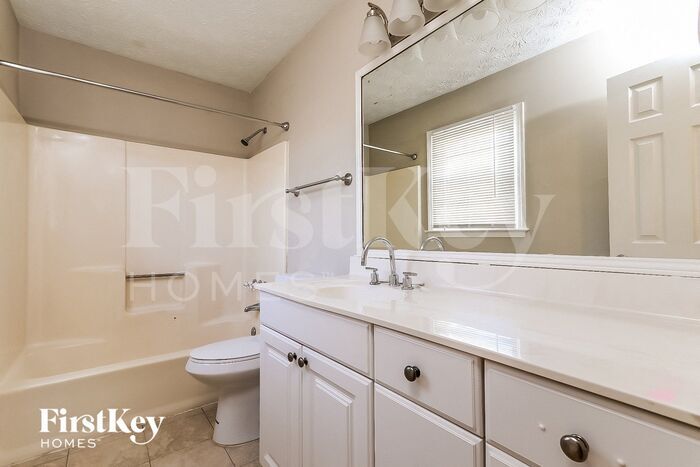Building Photo - 600 Inglenook Dr SW