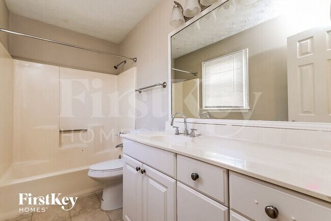 Building Photo - 600 Inglenook Dr SW