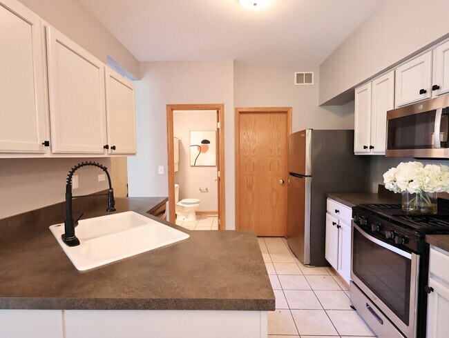 Building Photo - 2607 Oak Tree Ln