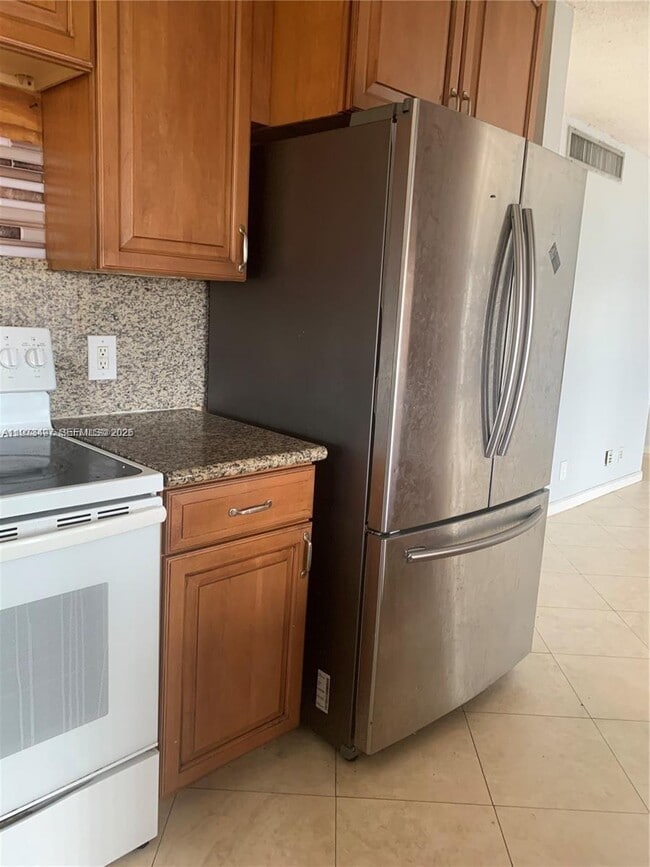 Building Photo - 4222 Inverrary Blvd