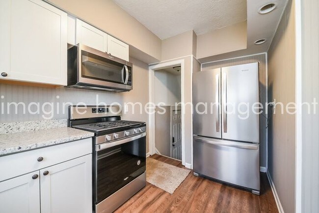 Building Photo - 1568 Olivewood Ave