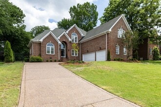 Building Photo - 4-Bed/4-Bath in Brentwood-- Walk to Kenros...