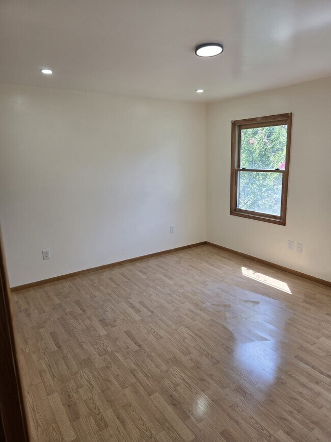 Building Photo - 195 Edgemere Ct