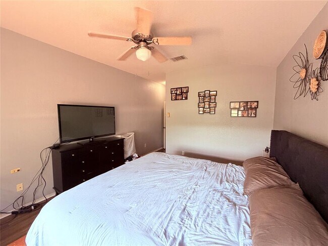 Building Photo - 2805 Feathercrest Dr