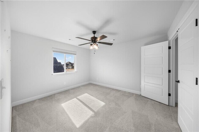 Building Photo - 1140 Hope St