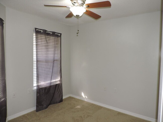 Building Photo - Easy access to shopping, interstate & Navy Federal complex!