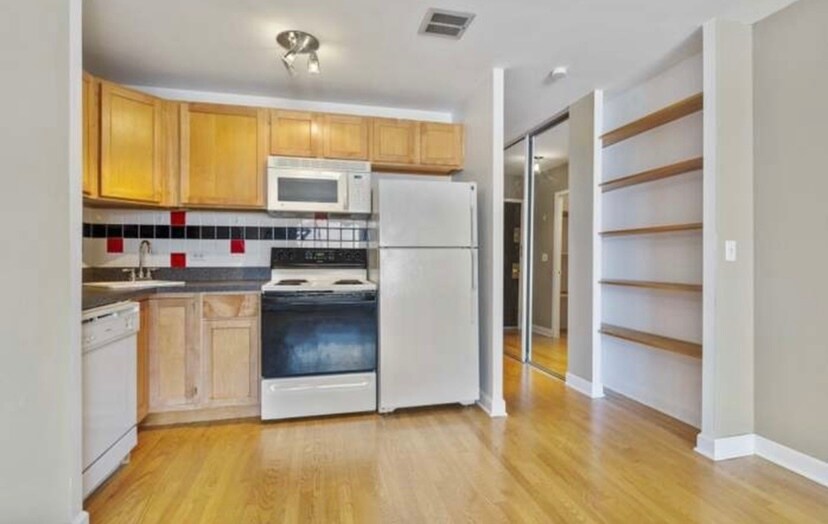 Building Photo - 607 W Wrightwood Ave