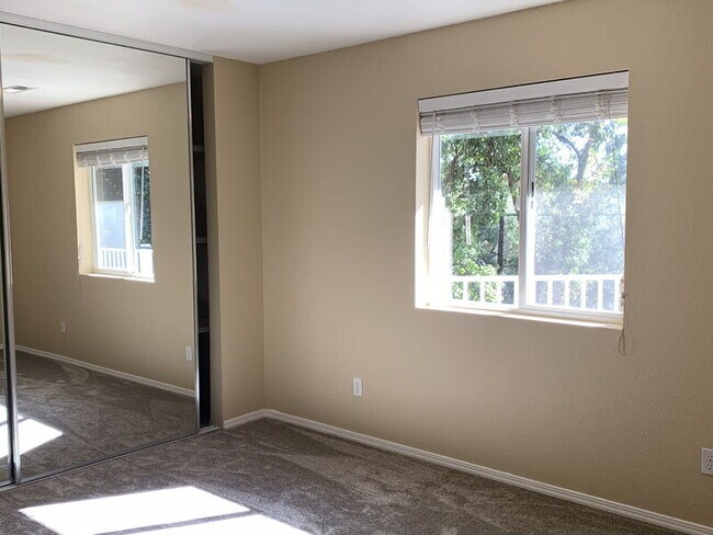 Building Photo - Spacious 2-bedroom home near Lyons Park; rent includes water