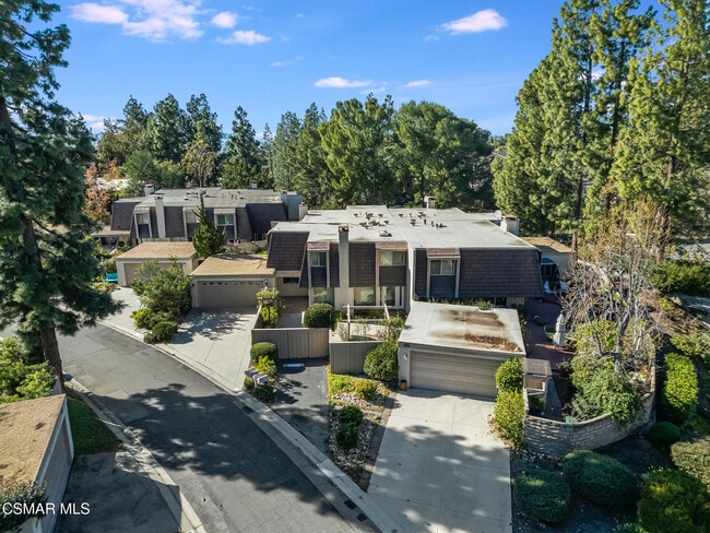 Building Photo - 2995 Dogwood Cir