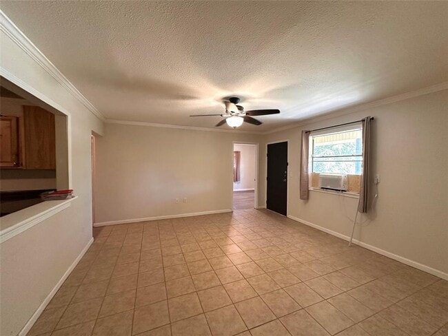 Building Photo - 400 Sun Bonnet Dr