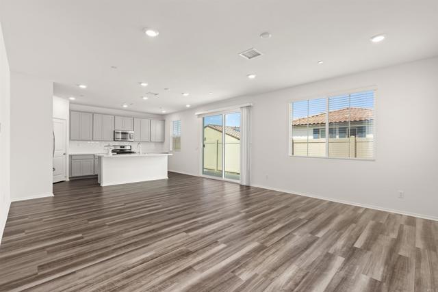 Building Photo - 895 Brookdale Dr
