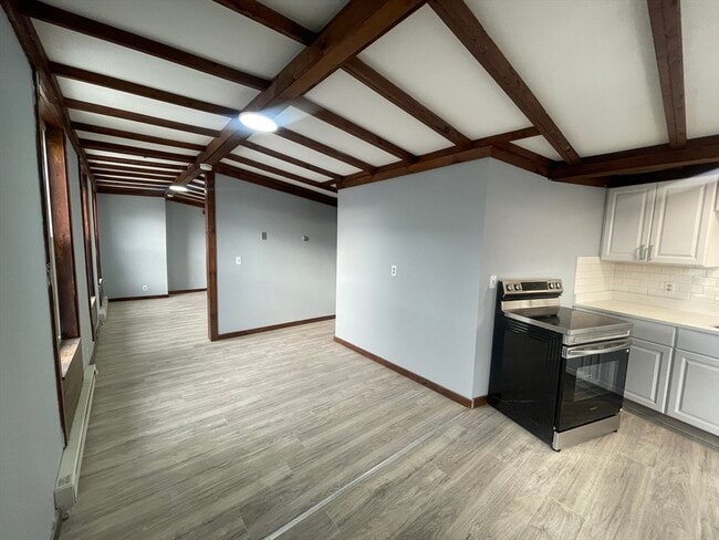 Building Photo - 16 Oriole St