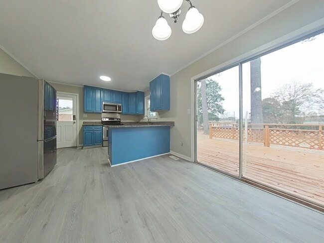 Building Photo - 285 Decatur Dr