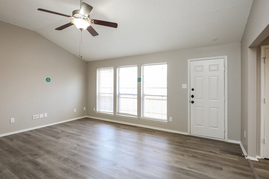 Building Photo - 5904 Heatherglen Terrace