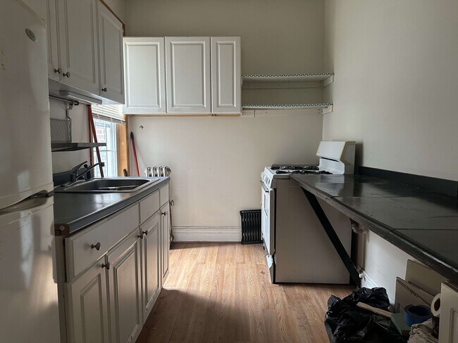 Building Photo - 28-18 41st Ave