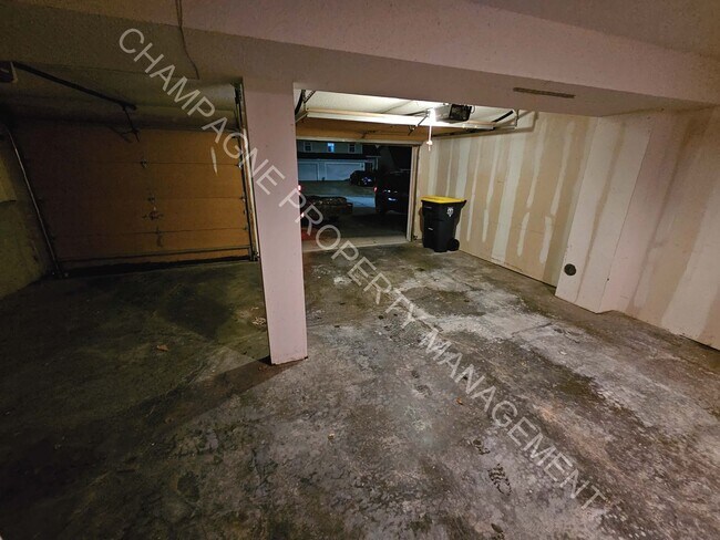 Building Photo - 6524/6528 NE 44th St