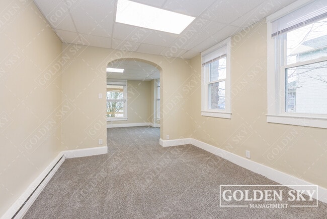 Building Photo - 219 E Willard St